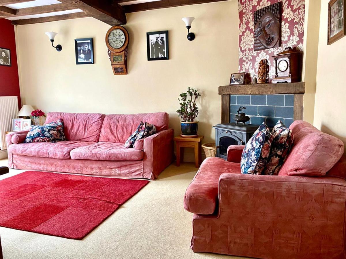 Mid-Wales Farmhouse, Swimming Pool, Tranquil Countryside Views, Sleeps 14 Meifod Exterior photo